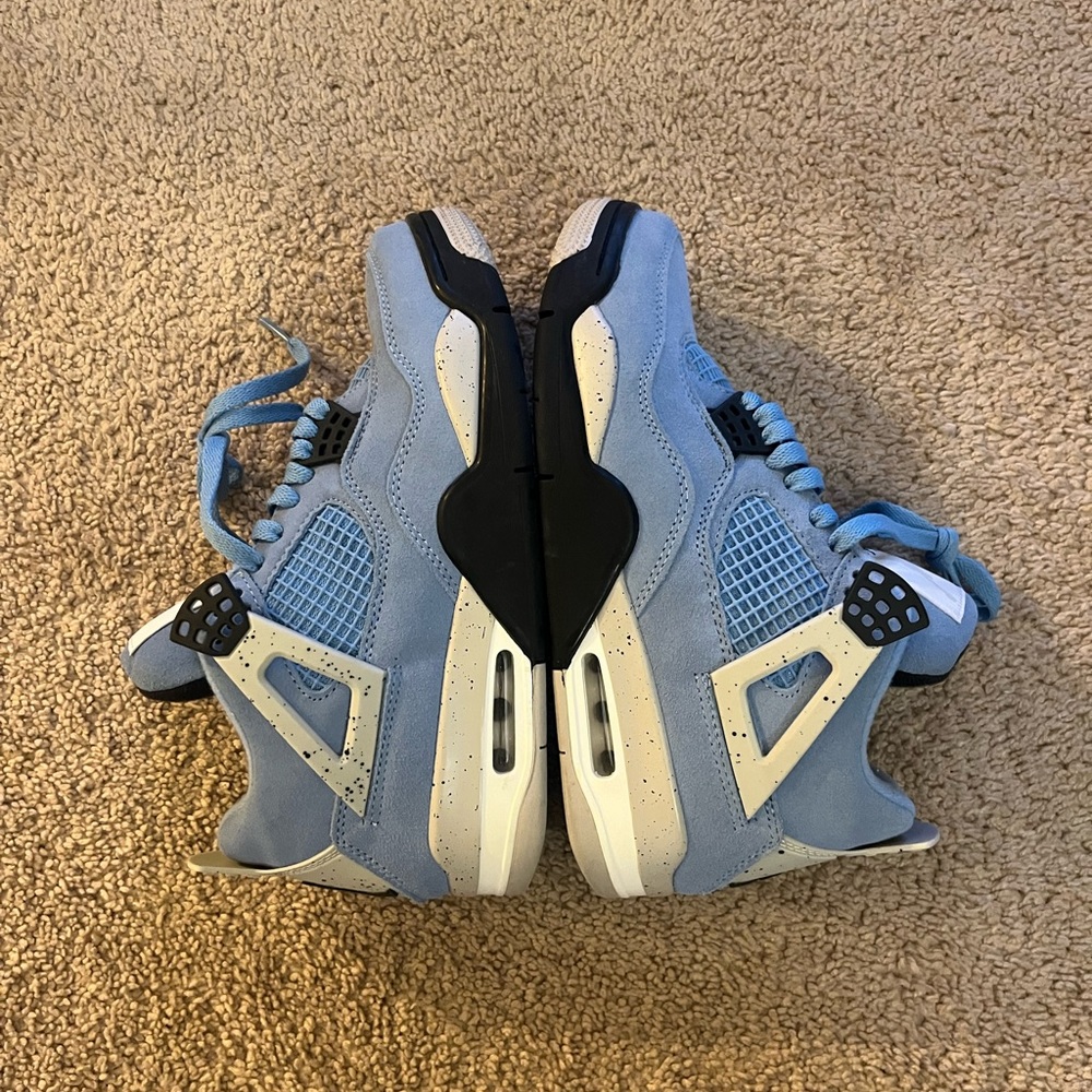 Jordan 4 “University Blue” (Sz 7.5 M)